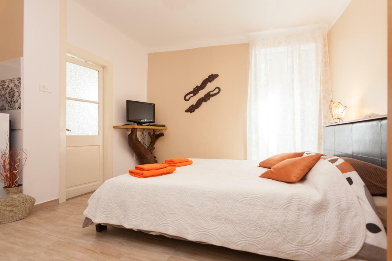 Nice Apartment In The City Center Ровин Екстериор снимка