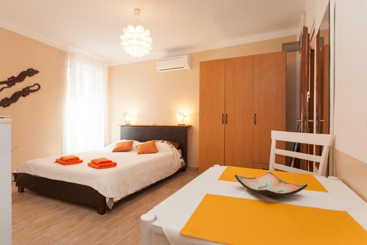 Nice Apartment In The City Center Ровин Екстериор снимка