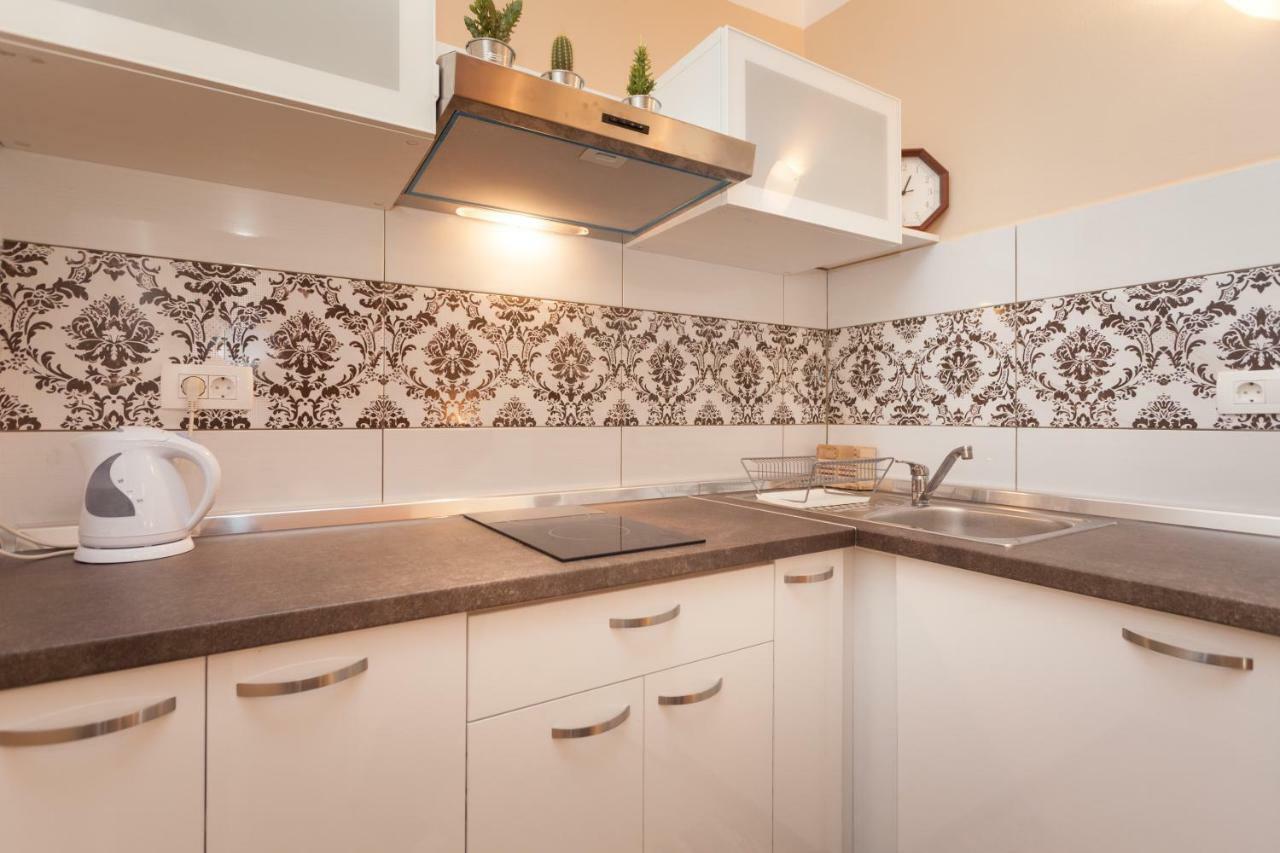 Nice Apartment In The City Center Ровин Екстериор снимка
